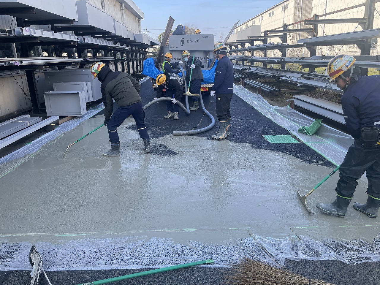 半たわみ注入材　塗布